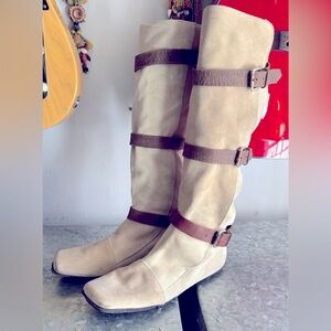 dusica dusica Suede boot w/ buckles. Sz 36.